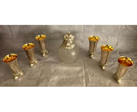 HUNTING LODGE DRINKS SET, including decanter, 20cm H, and six drinking vessels, 15cm H. (7) 
