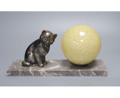 A French Art Deco 'cat' lamp, on marble base, length 30cm