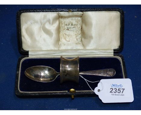 A Silver cased Spoon and napkin ring set, London 1921, makers Bell Brothers, Doncaster, 39.2g.