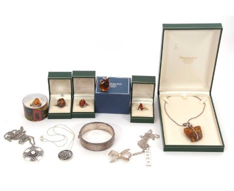 A mixed lot of silver and amber jewellery: to include five silver and amber rings, an amber necklace, a silver ingot and chai