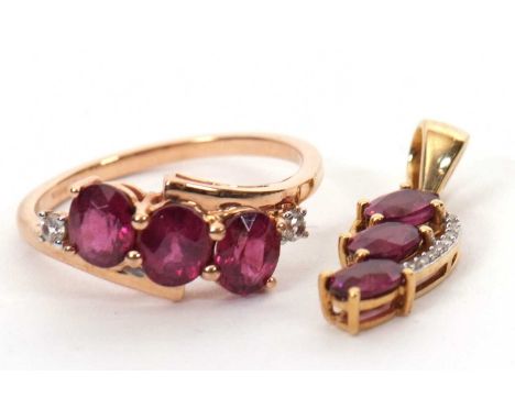 A 9ct rhodolite garnet three stone ring and similar pendant, the the three oval rhodolite garnets and a small white stone to 