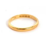 A 22ct wedding band, hallmarked London 1953, size R-S, 3.8g