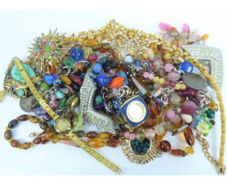 Various items of vintage and modern costume jewellery to include a ladies' Accurist wristwatch with 9ct gold head, on gold pl