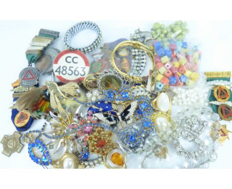 Mixed costume jewellery to include modern and vintage brooches, necklaces, etc, together with bus related medallions, medals 