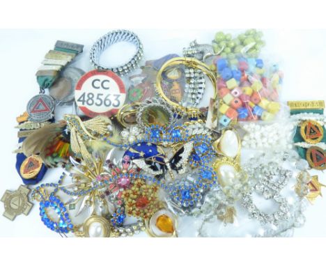 Mixed costume jewellery to include modern and vintage brooches, necklaces, etc, together with bus related medallions, medals 