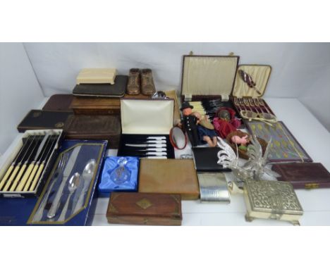 Various modern and vintage collectibles to include carved wooden boxes, various cutlery boxes, a Stanley spirit level in wood