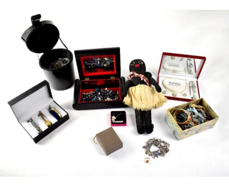 A quantity of vintage and contemporary costume jewellery, to include brooches, bracelets, chains, beaded necklaces, hardstone