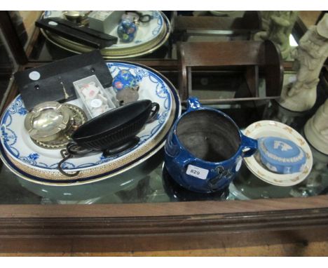 A MISCELLANEOUS COLLECTION to include oval meat platters, glazed China jardiniere, ash trays, miniature tea set, wedgewood li