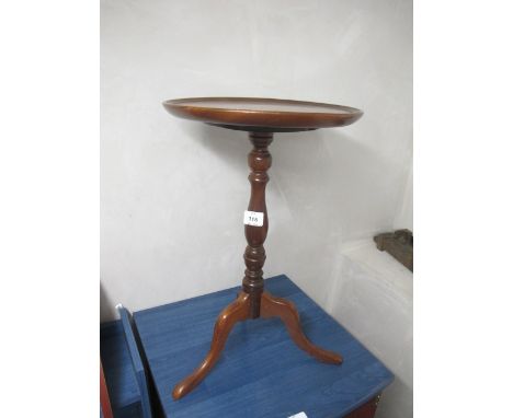 A MAHOGANY WINE TABLE the circular dish top with satinwood string inlay above a baluster column with tripod support 45cm (h) 