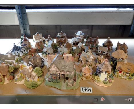 Quantity of mixed Lilliput Lane cottages with light damages. Not available for in-house P&amp;P 