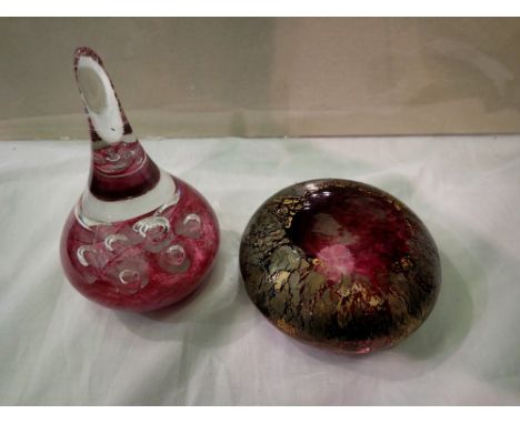 Isle of White Glass paperweight and another. P&amp;P Group 1 (£14+VAT for the first lot and £1+VAT for subsequent lots) 