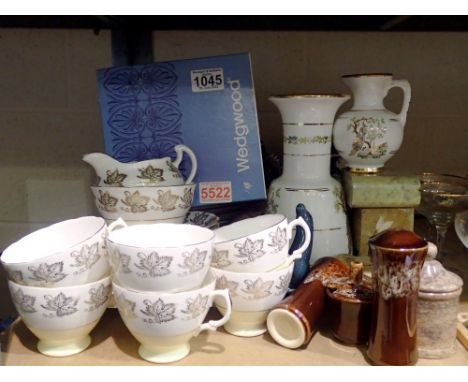 Quantity of mixed ceramics including a boxed Wedgwood tankard and tea/dinner service. Not available for in-house P&amp;P. 