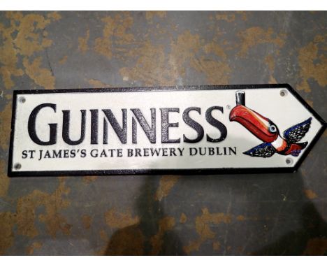 Cast iron Guinness toucan arrow. P&amp;P Group 1 (£14+VAT for the first lot and £1+VAT for subsequent lots) 