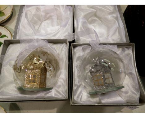 Two boxed illuminated Christmas decorations, H: 10 cm. P&amp;P Group 2 (£18+VAT for the first lot and £3+VAT for subsequent l