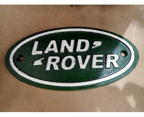 Cast iron Land Rover sign, W: 12 cm. P&amp;P Group 1 (£14+VAT for the first lot and £1+VAT for subsequent lots 