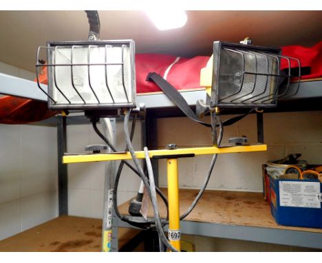 Clarke twin head halogen work light. Not available for in-house P&amp;P 