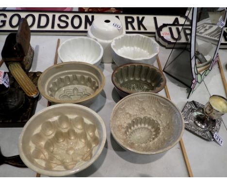 A collection of Victorian and later pottery jelly moulds of varying size (7). P&amp;P Group 3 (£25+VAT for the first lot and 
