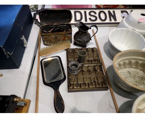 Mixed metalware to include pewter and bronze. P&amp;P Group 3 (£25+VAT for the first lot and £5+VAT for subsequent lots) 