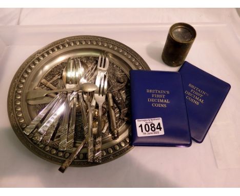 Mixed metalware and coins. P&amp;P Group 2 (£18+VAT for the first lot and £3+VAT for subsequent lots) 