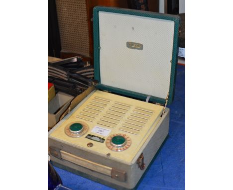 VINTAGE PORTABLE RADIO     