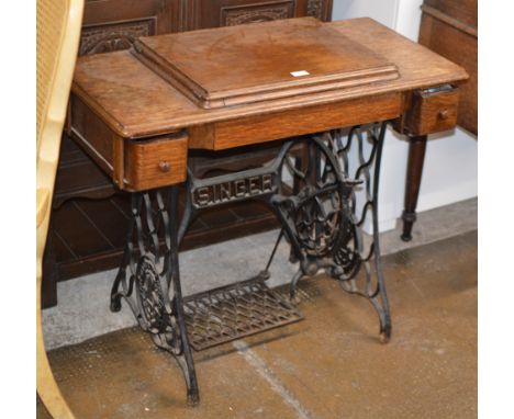 VINTAGE SINGER SEWING MACHINE TABLE     