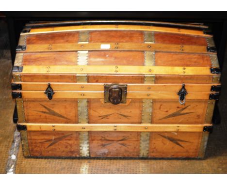 VINTAGE TRUNK     