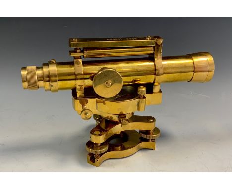 A Ross of London style brass Theodolite, 19,7cm long 