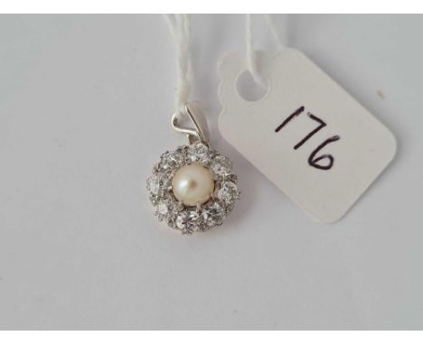 A GOLD PEARL AND DIAMOND DROP PENDANT