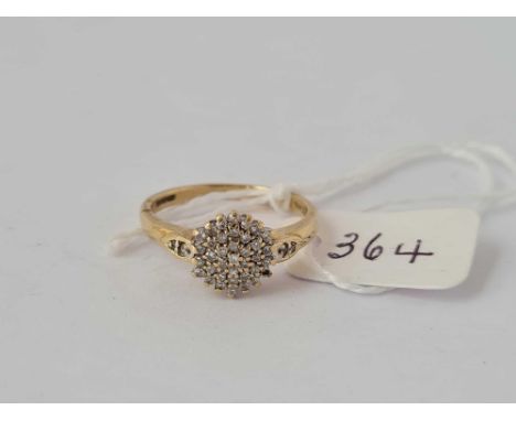 A diamond cluster ring 20 pts 18ct gold size N    2.5 gms