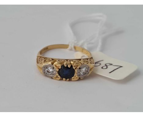 A SAPPHIRE AND DIAMOND RING 18CT GOLD SIZE Q     5.4 GMS