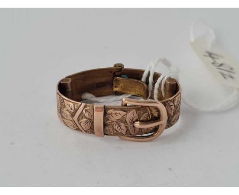 A gold scarf clip    4.4 gms