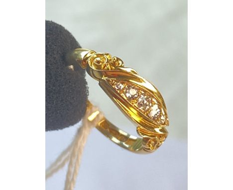 A VINTAGE DIAMOND RING WITH FIVE GOOD CLEAN STONES 18CT GOLD SIZE M