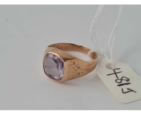 A signet ring with purple stone 8ct size T    3.9 gms