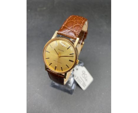 A GENTS TUDOR GOLD WRIST WATCH WITH SECONDS SWEEP 9CT W/O