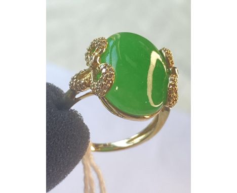 A SUPERB APPLE JADE LARGE CABOCHON GOLD RING WITH DIAMOND SURROUNDS IN FANCY MOUNT SIZE P 6.6 GMS