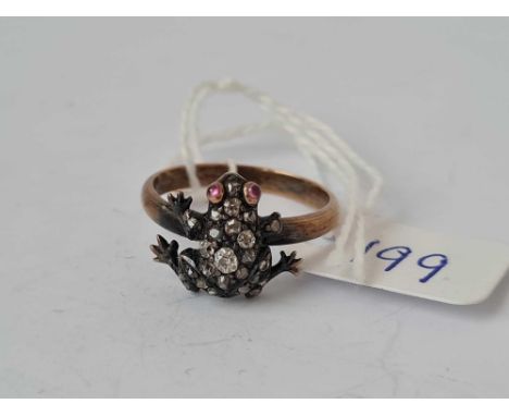 A antique ring with rose diamonds frog design size O
