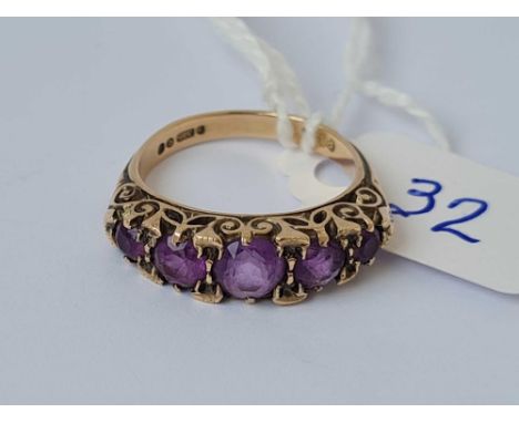 A five stone amethyst ring 9ct size L    3.6 gms