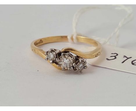 A three stone diamond ring 9ct size T    3.2 gms