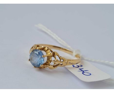 A blue stone ring 14ct gold   2.4 gms