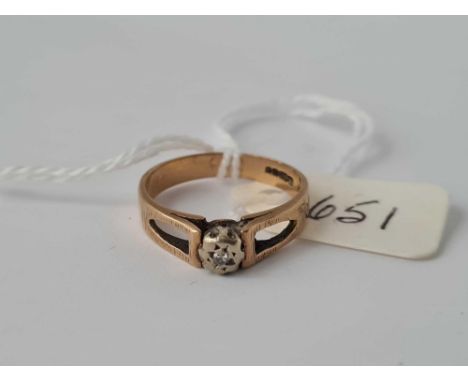 A diamond ring 9ct size M    2.3 gms