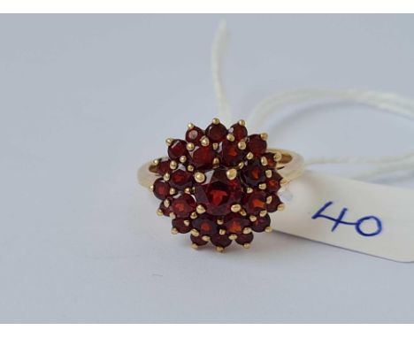 A garnet cluster ring 9ct size N    3.3 gms
