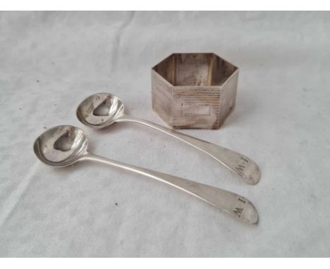 A pair of George III salt spoons, London 1810 by GW and a napkin ring, 42g