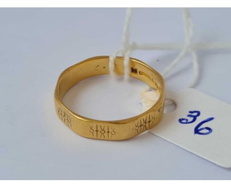 A vintage octagonal shaped wedding band 22ct gold size P    3.9 gms