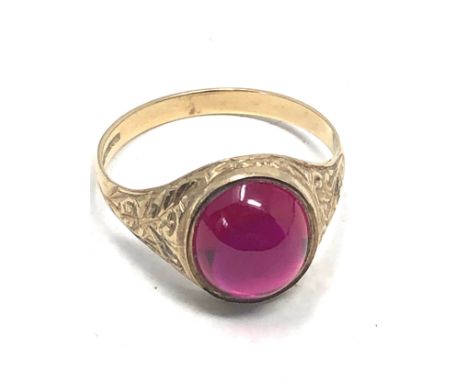 9ct Gold Synthetic Ruby Signet Ring (3.7g)