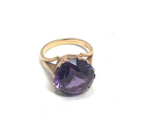 9ct Gold Synthetic Colour Changing Sapphire  Ring (5.8g)