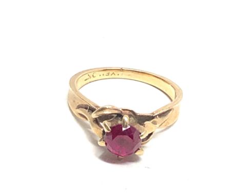 9ct Gold Vintage Synthetic Ruby  Ring (3.3g)