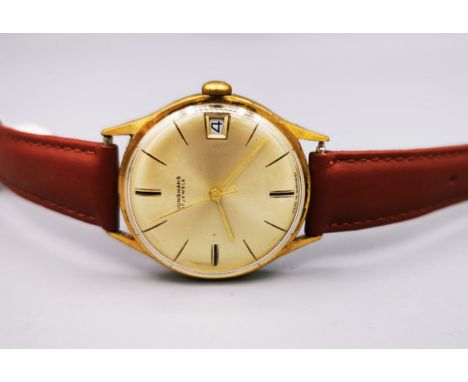 JUNGHANS VINTAGE HANDAUFZUGSUHR im vergoldeten Gehäuse, 3-Zeiger-Uhr mit Datum, beiges Zifferblatt, um 1965, braunes Lederban