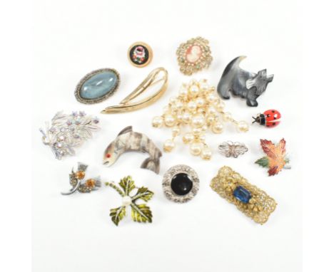 An assorted collection of vintage and later brooch pins. The lot to include 800 silver gold and silver tone metal, various co