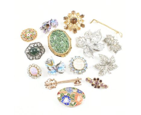 An assorted collection of vintage and later brooch pins. The lot to include gold and silver tone metal, white stones, various