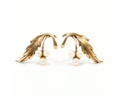A pair of vintage hallmarked 9ct yellow gold and pearl stud earrings. Each earrings having a cluster of three round white pea